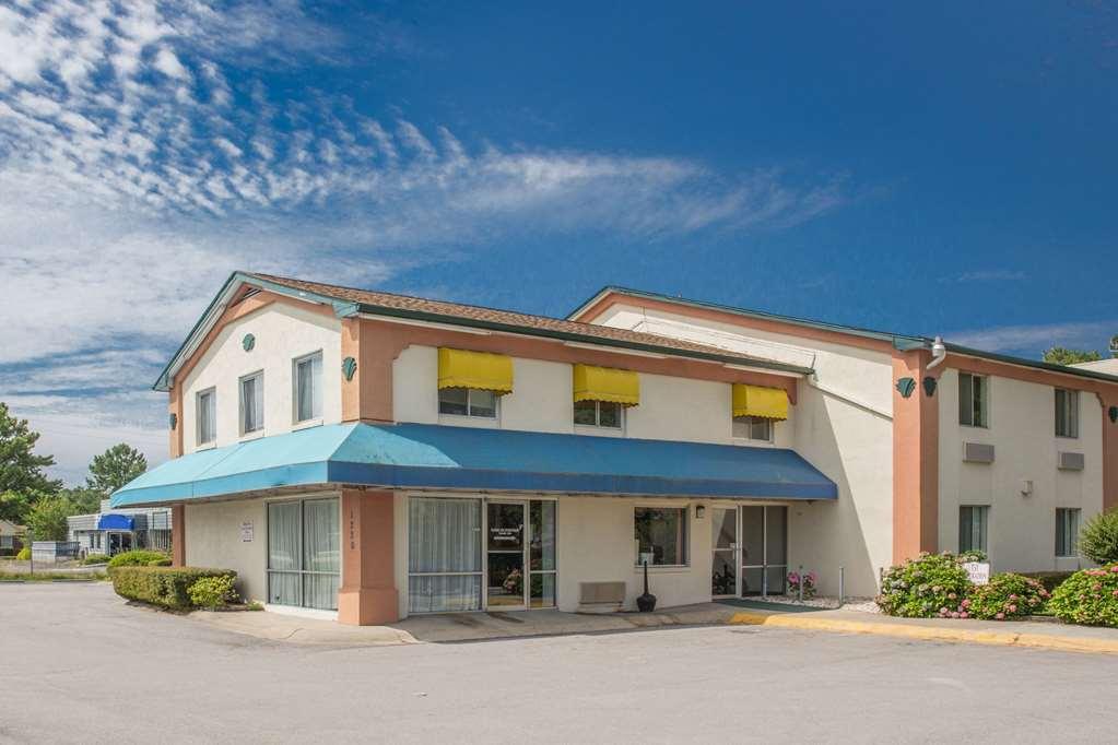 Econo Lodge Cherry Point Havelock Extérieur photo