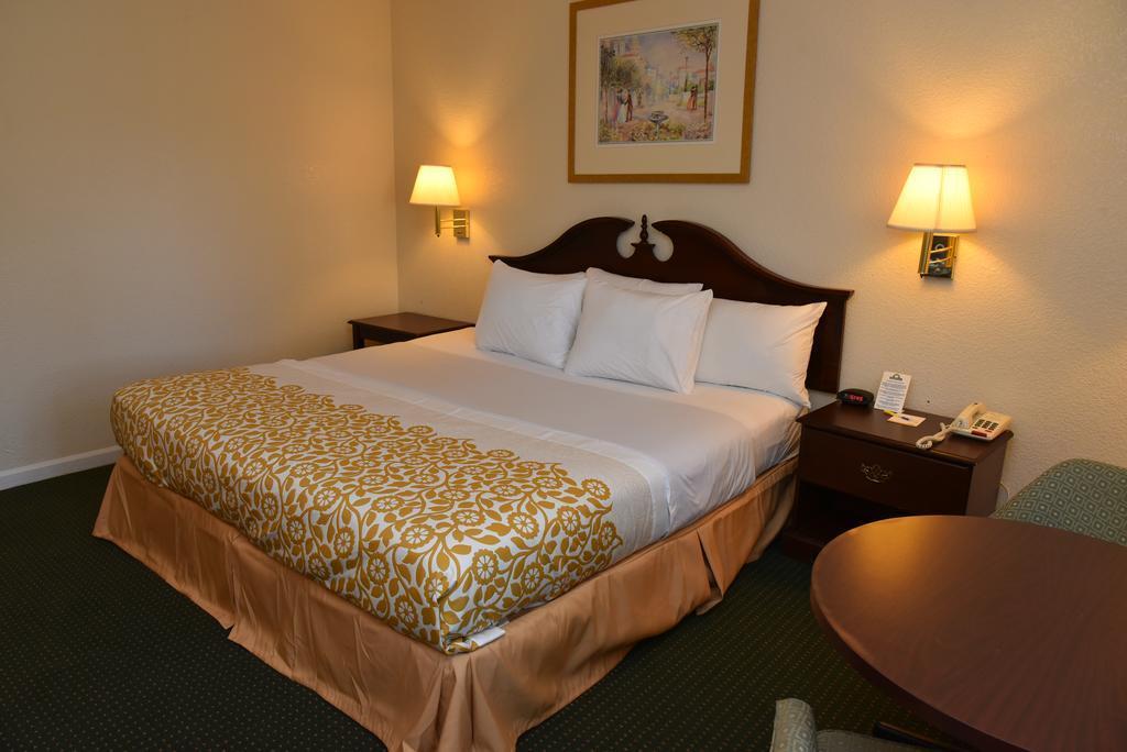 Econo Lodge Cherry Point Havelock Extérieur photo