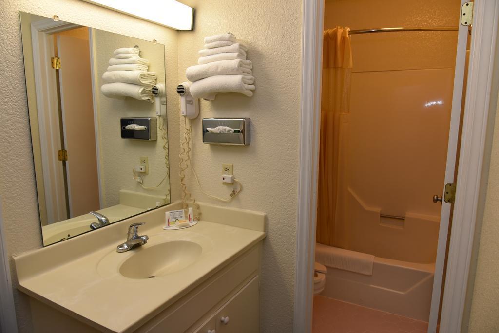 Econo Lodge Cherry Point Havelock Extérieur photo