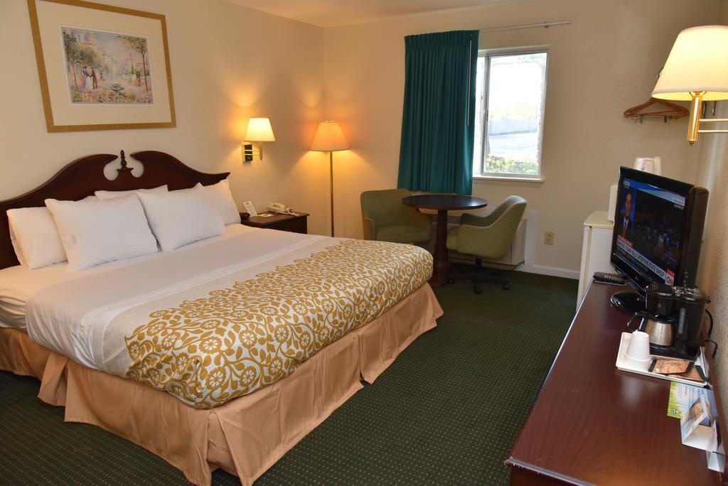 Econo Lodge Cherry Point Havelock Extérieur photo