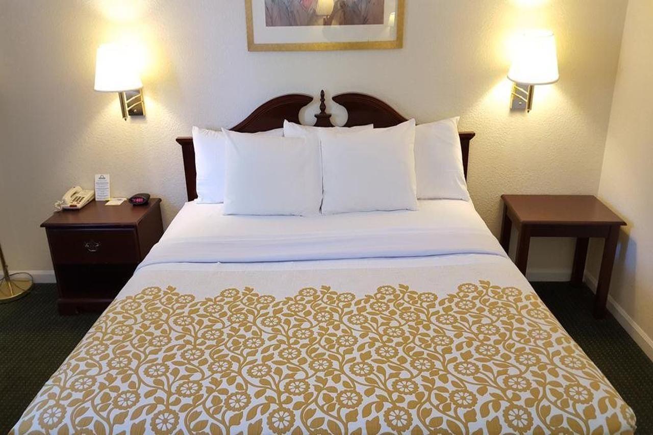 Econo Lodge Cherry Point Havelock Extérieur photo